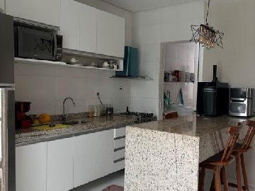Cozinha planejada com ilha - Casa � venda Condom�nio Jardim Am�rica