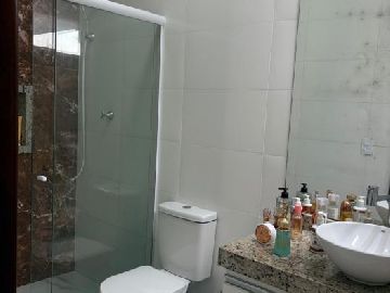 Banheiro da su�te com bancada em granito - Casa Antares Macei�
