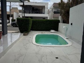 Piscina com deck em porcelanato - Casa Condom�nio Jardim Am�rica Antares